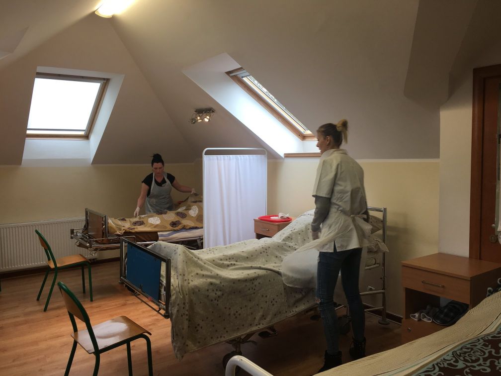 Planowanie, organizowanie i wykonywanie czynności opiekuńczych osobie chorej i niesamodzielne